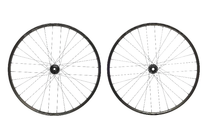 bicycle cleat wear-Race Face AR30 Aluminum Tubeless 29 Wheelset